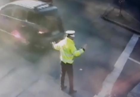 Polițist lovit în plin cu mașina, la Oradea! Camerele de filmare au surprins totul (VIDEO)