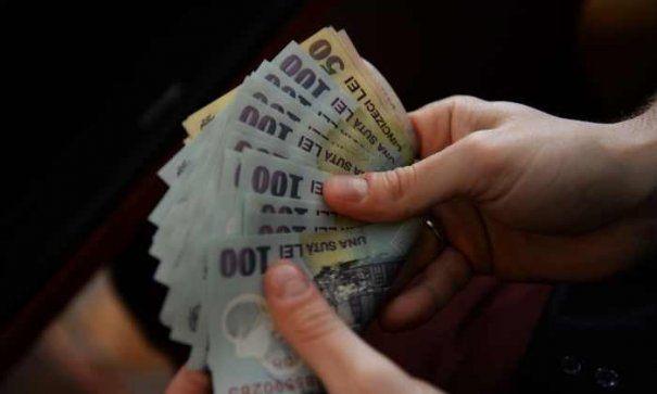 Ratele rom&acirc;nilor ar putea scădea la jumătate! Măsura ar urma să fie aplicată p&acirc;nă la sf&acirc;rșitul anului