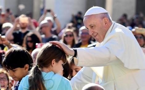Ce trebuie să faci ca să-l întâlnești pe Papa Francisc în România. Înscrieri online