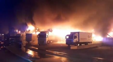 Incendiul de la fabrica de condimente din Alba Iulia. Flăcările nu au fost stinse nici după 27 de ore. Video
