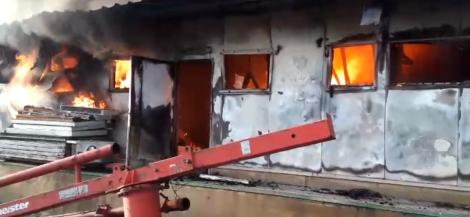 Incendiu puternic în București! Mai multe autospeciale s-au deplasat la fața locului (VIDEO)