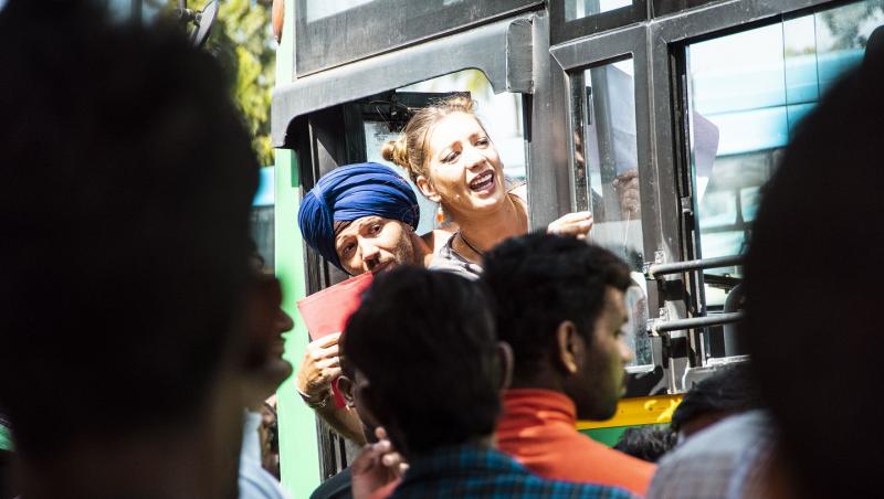 Un cuplu de vedete de la Asia Express a ajuns într-o camionetă cu deținuți: 