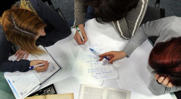 Ministrul Educației pregătește noi schimbări din toamnă: Vrea să interzică meditațiile pentru elevi