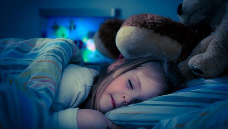 De ce n-ar trebui să-ți lași copilul să doarmă cu ușa de la dormitor deschisă! Greșeala pe care o fac toți părinții