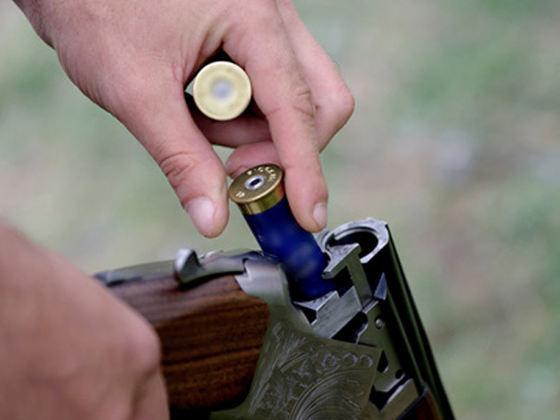 O femeie din Olt a fost &icirc;mpușcată de soț! Victima este angajată a primăriei