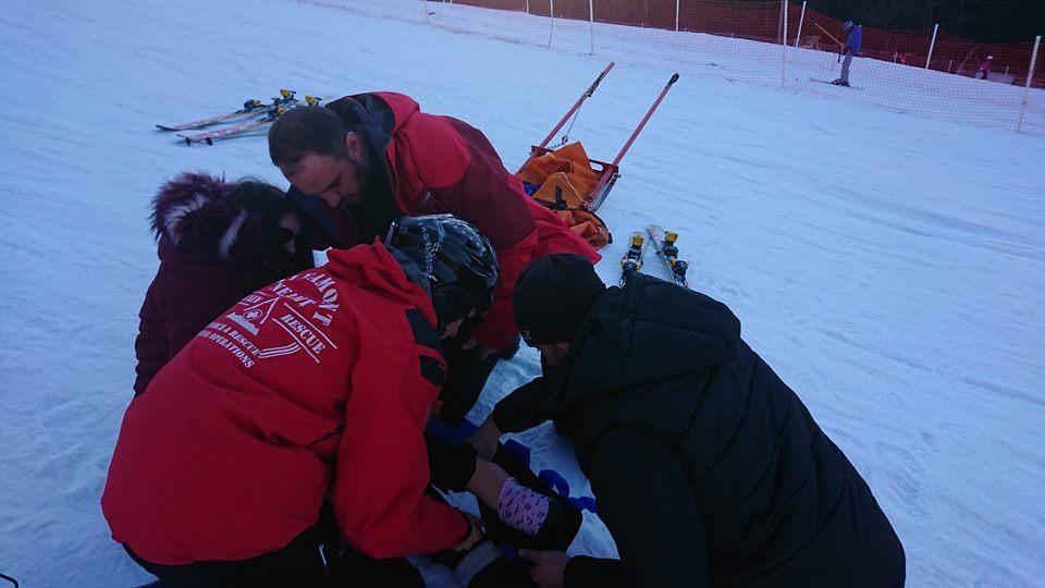 Viața copiilor, &icirc;n pericol pe p&acirc;rtii! Salvamontiștii avertizează. Un băiețel de 4 ani se zbate acum &icirc;ntre viață și moarte  &icirc;n urma unui accident la săniuș