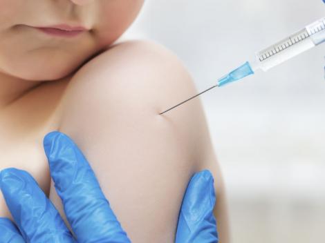 Amendă uriașă pentru părinții care nu își vaccinează la timp copiii! Cât vor plăti