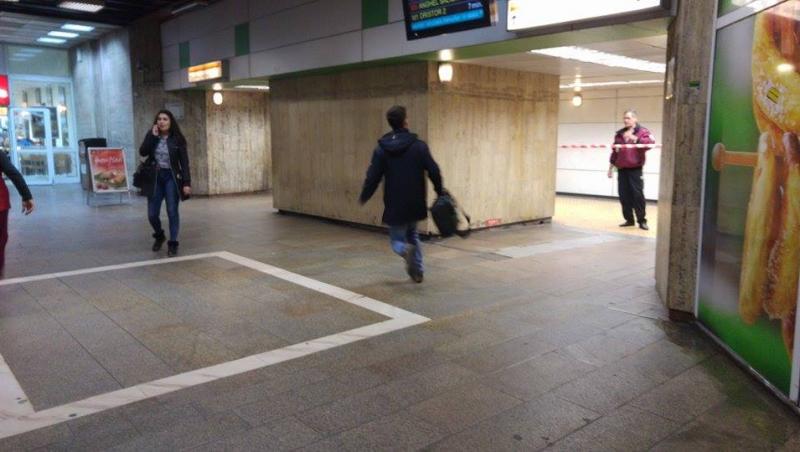Atac la stația de metrou Unirii! Bărbat înjunghiat de un tânăr, chiar în văzul tuturor!