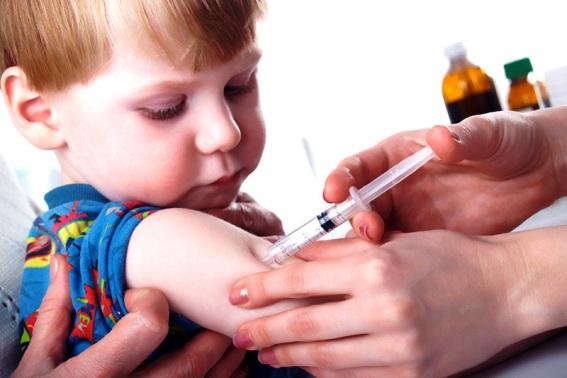 Amenzi de p&acirc;nă la 2.500 de lei pentru părinții care-și trimit copiii nevaccinați la școală și la grădiniță