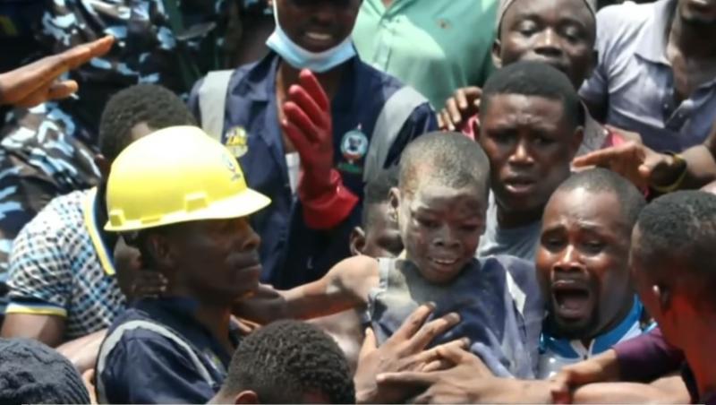 Cel puțin opt copii au murit, după ce o școală din Nigeria s-a prăbușit. Echipele de salvare se luptă pentru a scoate supraviețuitori de sub dărâmături