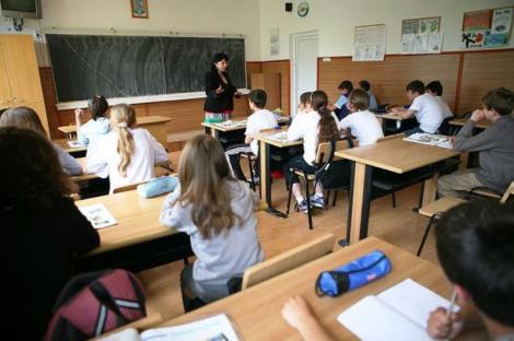 Elevii din București, duși la școală cu microbuzele! Anunțul făcut de primarul general Gabriela Firea
