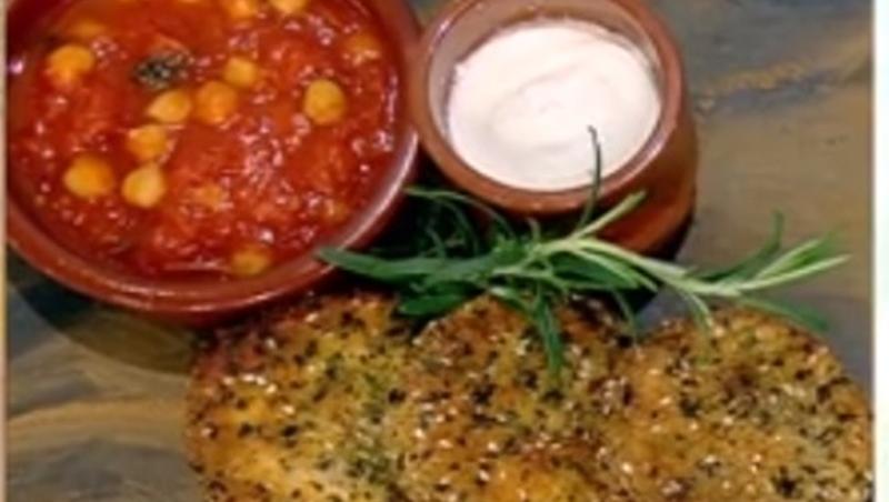 Rețeta zilei. Vinete grecești cu o crustă deosebită și sos delicios