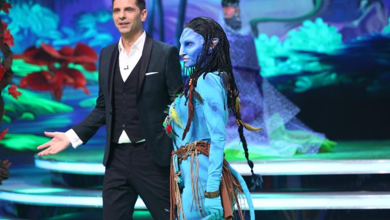 Diseară, de la ora 20.00, la Antena 1 - Shrek, Ginghis Han, Noe și Fata Albastră din “Avatar” urcă pe “Scena misterelor”. Romică Țociu își ia asistentă