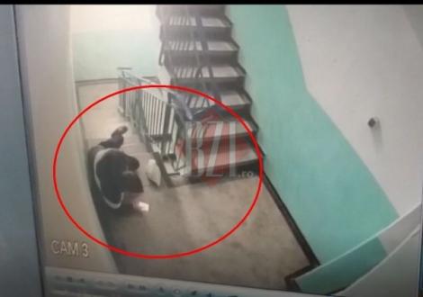 N-a știut că este filmat! S-a trântit pe jos, apoi a sunat la 112 și a spus că a fost bătut și jefuit. Video