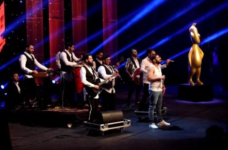 „Rușine!”. Kana Jambe, cu un „manelist burtos, în maiou alb” în prim-plan, a cântat la gala Gopo, în fața elitelor cinematografiei din România. Video