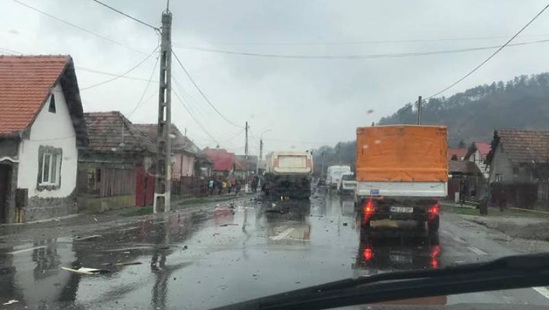 Impact puternic în Mureș! Trei autotrenuri au intrat în coliziune! Ce s-a întâmplat (FOTO)