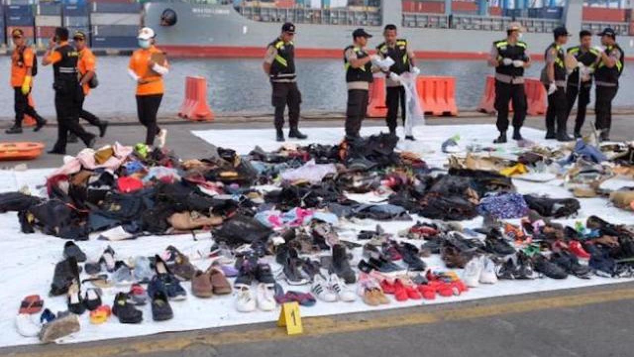 189 de morți. Avionul cădea, pilotul căuta &icirc;ntr-un manual salvarea. N-a mers! A &icirc;ncercat cu Dumnezeu, cer&acirc;nd un miracol