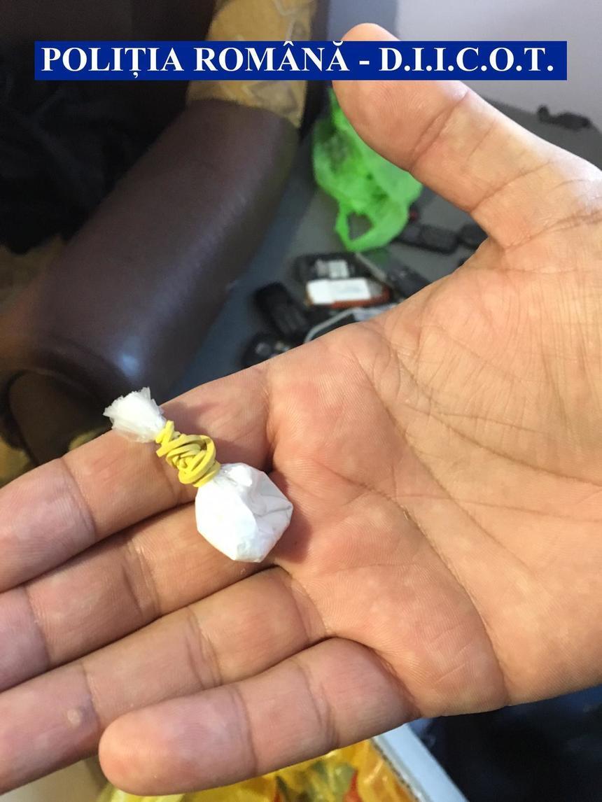 Galaţi: Trei persoane arestate preventiv şi o a patra plasată sub control judiciar, după ce au fost prinse &icirc;n flagrant c&acirc;nd vindeau un kilogram de marijuana