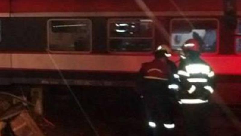 O fată de 20 de ani s-a aruncat din trenul de Iași după o ceartă cu iubitul. Poliția o caută cu disperare