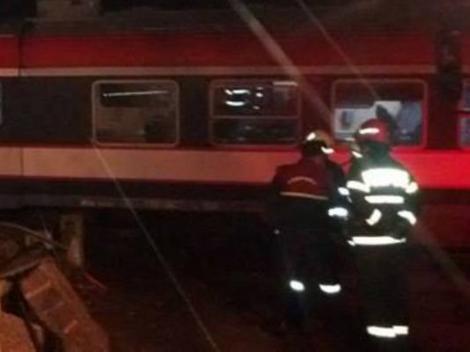 O fată de 20 de ani s-a aruncat din trenul de Iași după o ceartă cu iubitul. Poliția o caută cu disperare