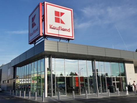 Alertă în magazine! Kaufland a retras de la raft un produs adorat de români: Sfătuim clienții să nu-i consume!