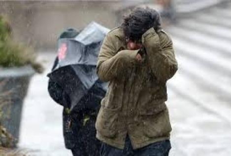 Avertizare meteo București 27 martie 2019. Vânt puternic și ploi! Cum va fi vremea azi