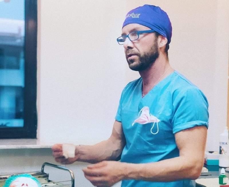 Noi detalii &icirc;n cazul falsului medic Matteo Politi! Două persoane au fost arestate preventiv, alte două sunt plasate sub control judiciar