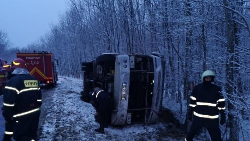 Un microbuz s-a răsturnat la Iași și peste 20 de persoane au fost rănite