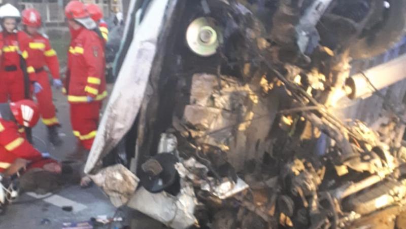 Accident fatal la Târgu-Mureș! Două persoane au murit după ce o autoutilitară și un autoturism s-au ciocnit într-un sens giratoriu