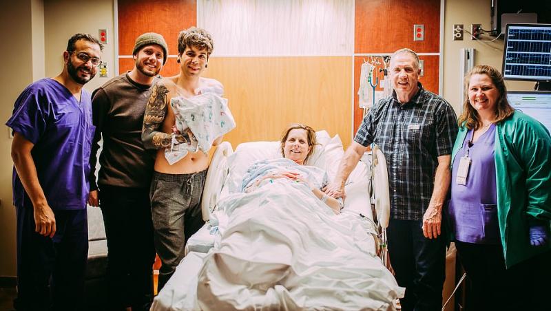 Și-a riscat viața pentru a-l vedea fericit! O femeie de 61 de ani și-a născut prima nepoată, astfel încât fiul ei gay să poată deveni tată!