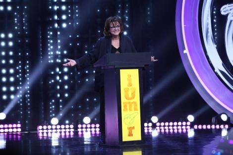 Carmen Tănase, roast "acid" la iUmor:  "Delia, ești în primele trei cele mai mari cântărețe pop...de la tine din familie"