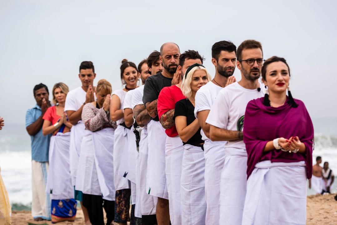 Yoga și tratamente ayurvedice pentru vedetele Asia Express! CRBL: &bdquo;Am aflat și eu că fiecare poziție de yoga are un mesaj&rdquo;