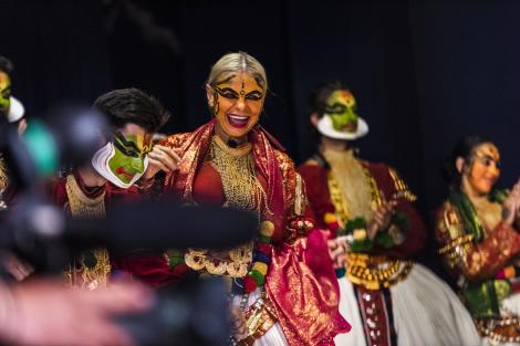 "Shrek din India", succes pe scena teatrului! Jojo și Paul Ipate au câștigat amuleta de 1000 de euro