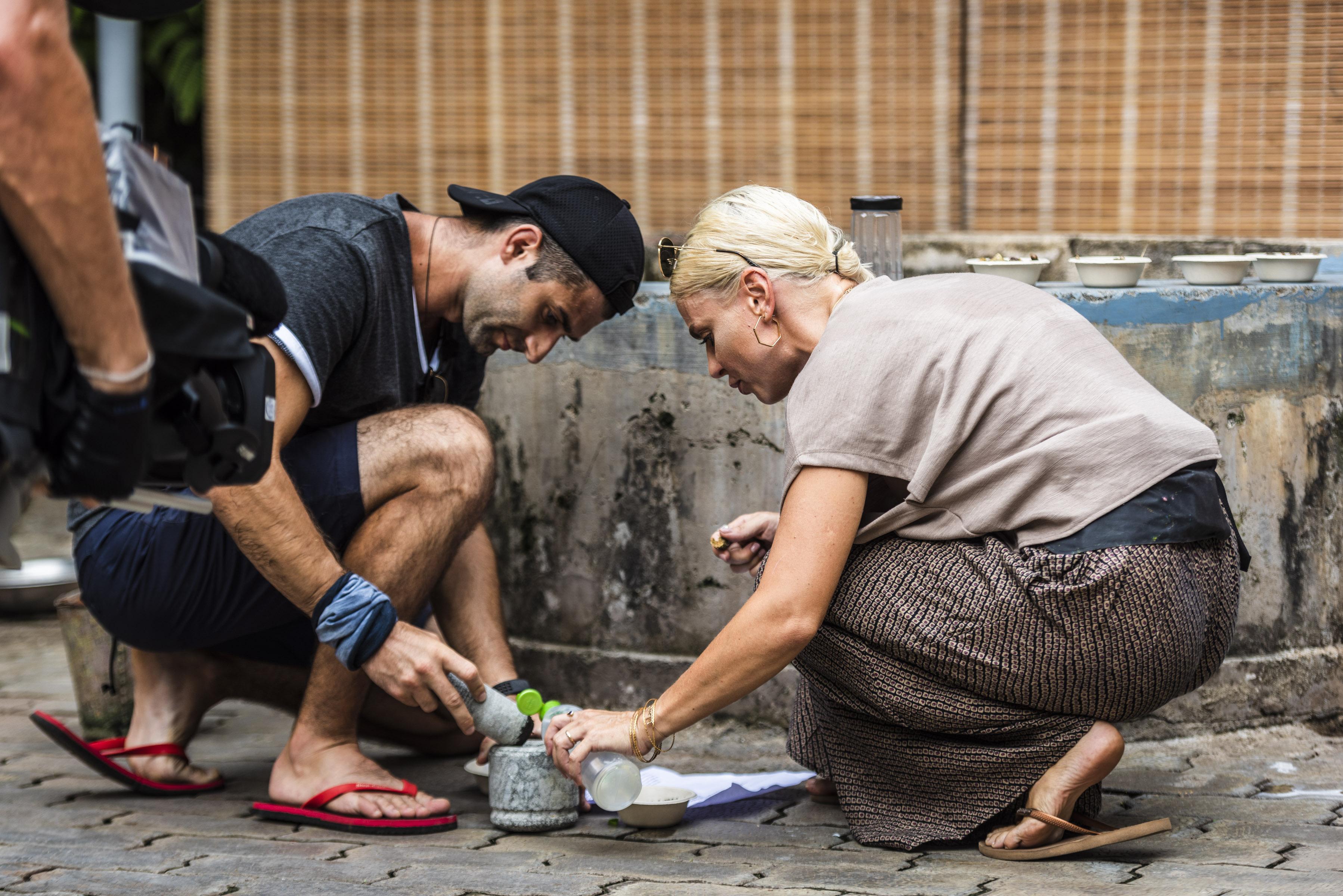 Accident dureros &icirc;n timpul probei cu ulei! S-a lăsat cu panică: "Băi, nu mai văd, mi-a sărit &icirc;n ochi!"