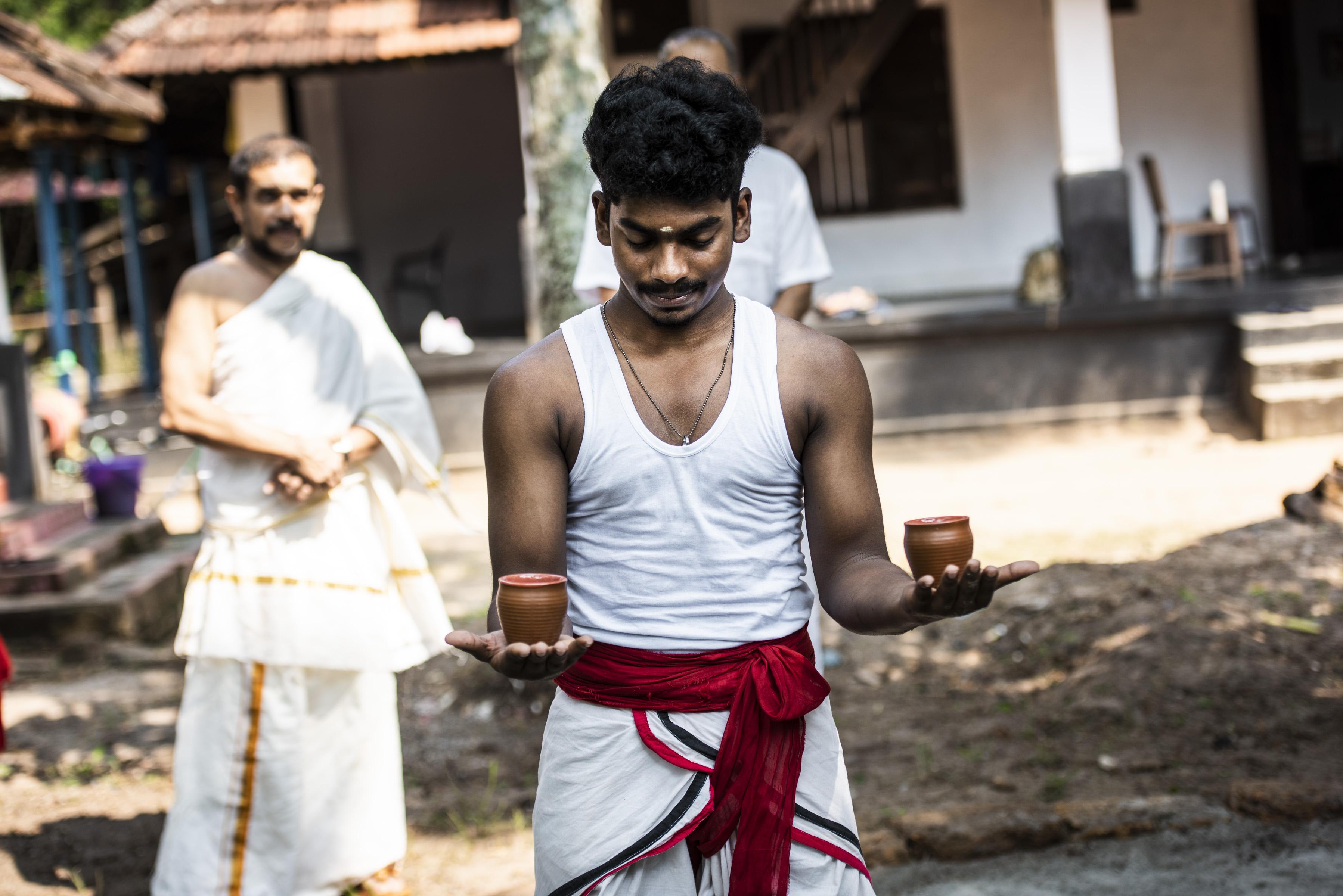 Concurenții, antrenament spartan la Școala de Arte Marțiale. George Vintilă: &rdquo;Mă dureau degetele de la m&acirc;ini, deja mă zg&acirc;riasem. E foarte complicat!&rdquo;