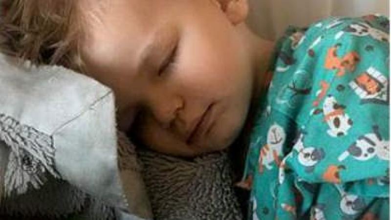 Un băiețel de doi ani, la un pas de moarte după ce a mâncat popcorn! Mama lui a explicat cum a fost posibil
