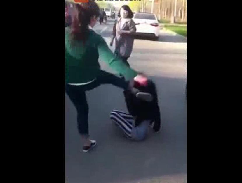 O amantă din Botoșani s-a &icirc;mbogățit, după ce a fost bătută de soția geloasă și a stat două luni &icirc;n spital. Cum a fost posibil