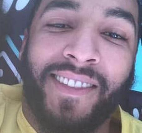 Un tată s-a trezit cu bebelușul mort, după ce a adormit cu el pe piept! Mama copilului a descoperit tragedia c&acirc;nd s-a &icirc;ntors acasă