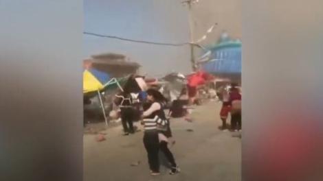 Video. Cel puțin doi morți. Copii izbiți de asfalt, după ce castelul gonflabil în care se jucau a fost măturat de vântul puternic
