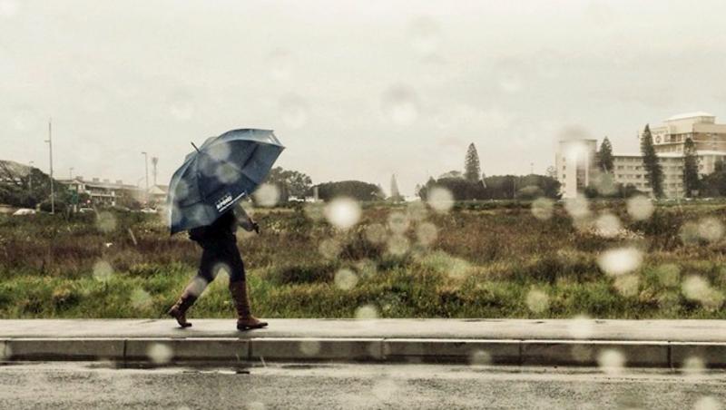 Vremea se schimbă radical! România, cuprinsă de ploi și temperaturi scăzute! Când se întâmplă
