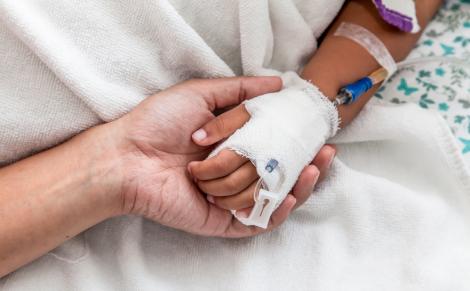 Un copil de 4 ani din Huși a fost dus la spital în stare critică, după ce a suferit o intoxicație cu nitriți! Care este starea micuțului