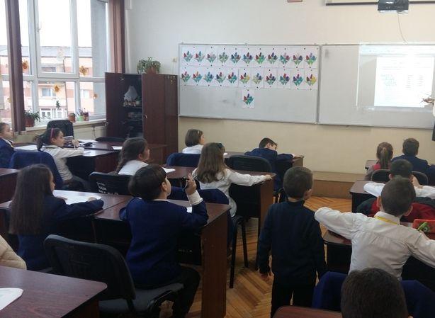 Elevii unei școli din București au avut parte de surpriza vieții, c&acirc;nd au văzut cine se afla la catedră