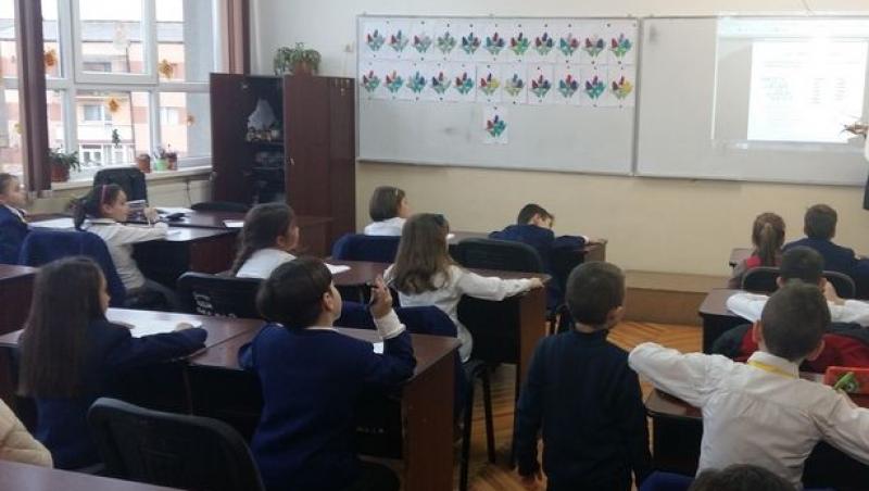 Elevii unei școli din București au avut parte de surpriza vieții, când au văzut cine se afla la catedră
