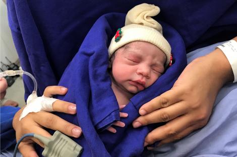 Cazul care a stârnit controverse! Un bebeluș a fost născut din trei părinți, în Grecia! Medicii: ”Scriem istorie!”