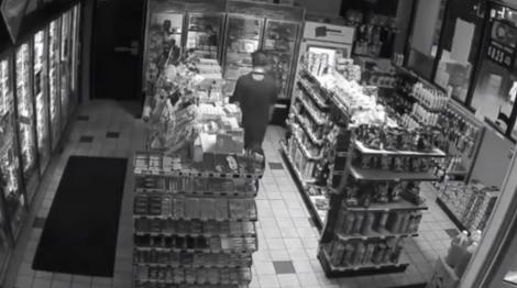 Un magazin a fost prădat de… fantome! Un angajat a rupt-o la fugă! O cameră de supraveghere a filmat totul – Video