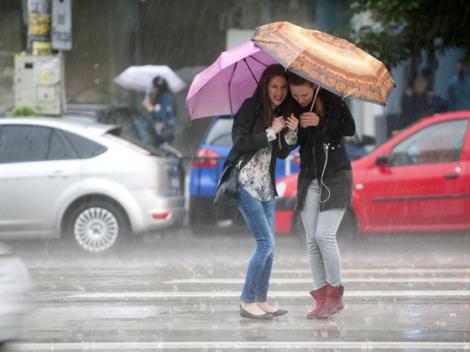 Vremea în București 12 aprilie 2019. Nu scăpăm nici vineri de ploi