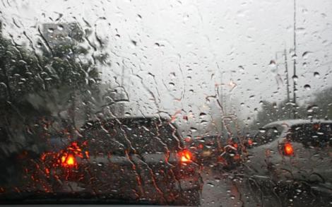 Meteo 12 aprilie 2019. Ploi, descărcări electrice și temperaturi scăzute