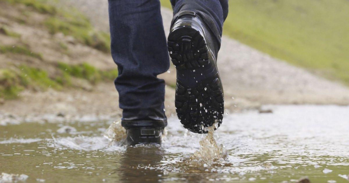 Trebuie să știi asta! Trucul care &icirc;ți face &icirc;ncălțămintea impermeabilă