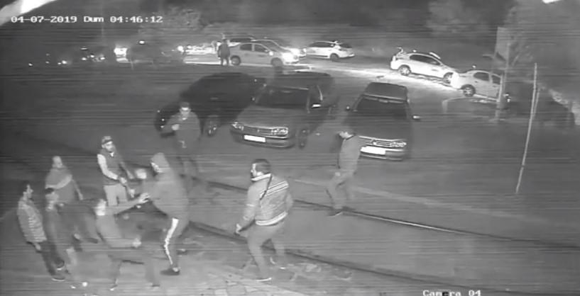 Pedeapsă pentru taximetriștii care l-au bătut pe t&acirc;nărul de 19 ani! Ce a anunțat  firma la care lucrează șoferii