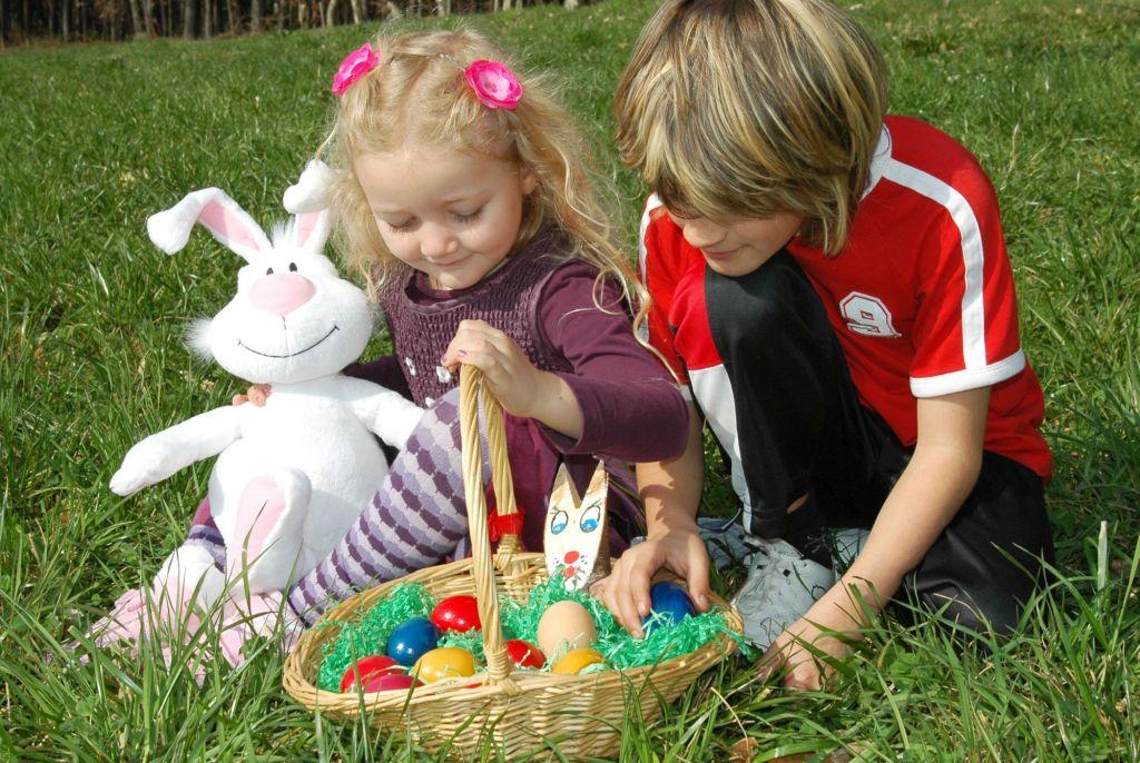 Paște sau Paști, ești sigur că știi cum e corect? Ce spun preoții și lingviștii